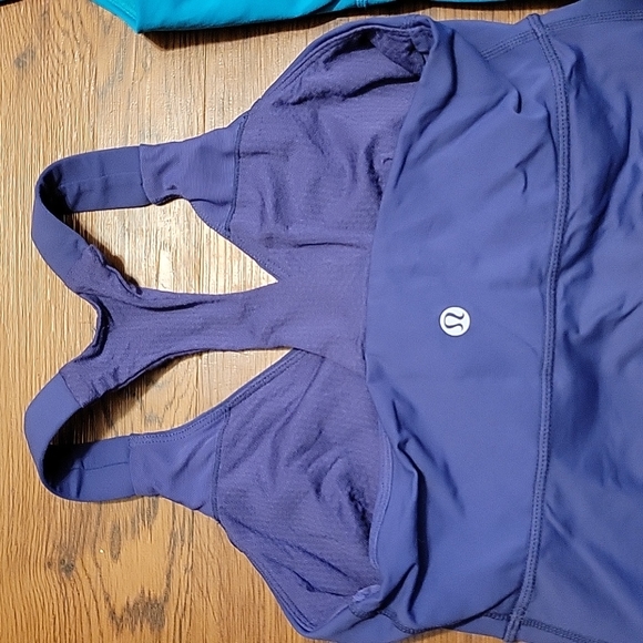 Set of 2 Lululemon V Neck Tanks - Picture 3 of 7
